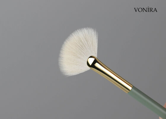 Vonira Custom Wholesales Natural White Goat Hair Fan Highlighter Brush with Private Label Service