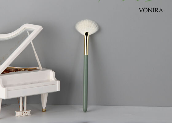 Vonira Custom Wholesales Natural White Goat Hair Fan Highlighter Brush with Private Label Service