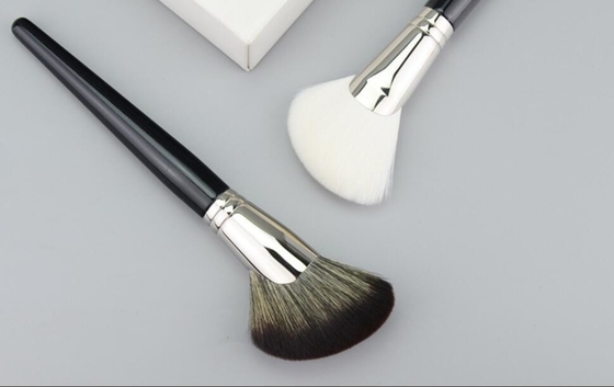 Custom Private Label Face Contour Powder Makeup Brushes Soft Synthetic Hair With Wood Handle